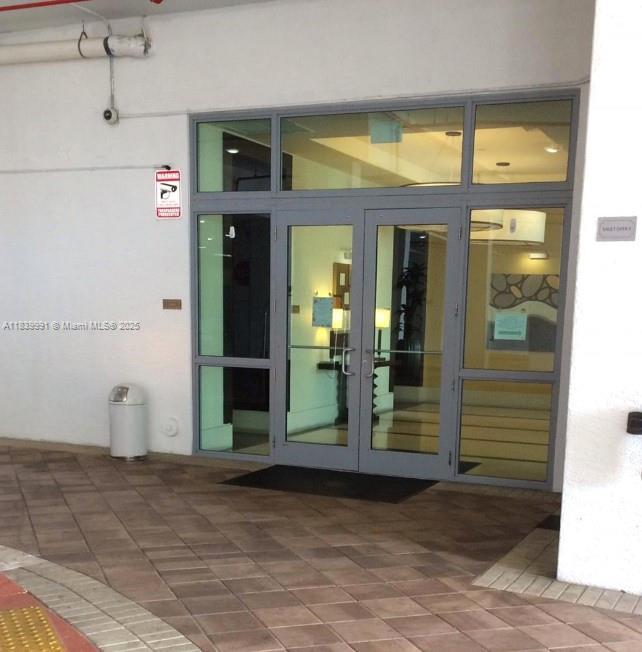 HOLLYWOOD STATION RES CON - Residential