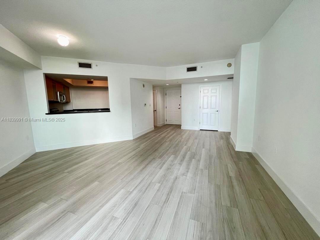 HOLLYWOOD STATION RES CON - Residential