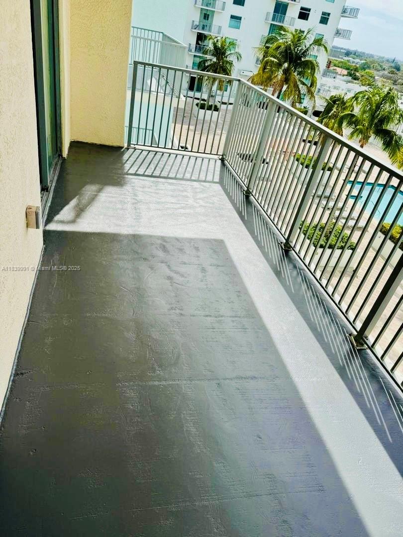 HOLLYWOOD STATION RES CON - Residential