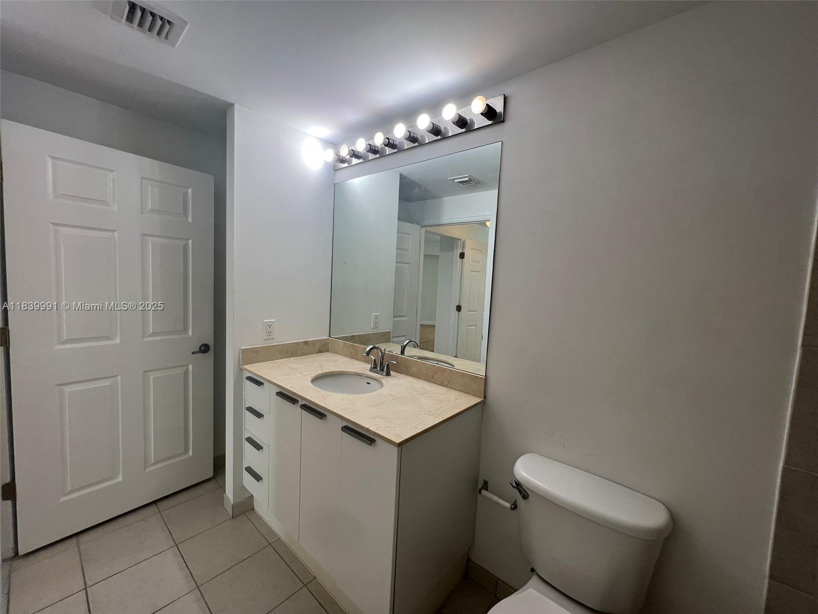 HOLLYWOOD STATION RES CON - Residential