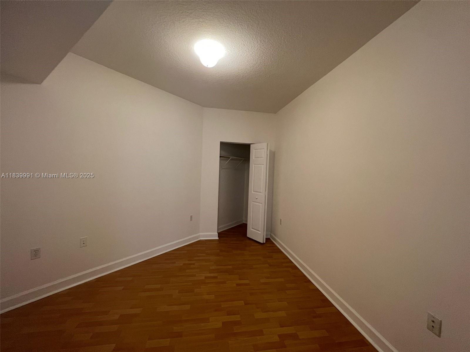 HOLLYWOOD STATION RES CON - Residential