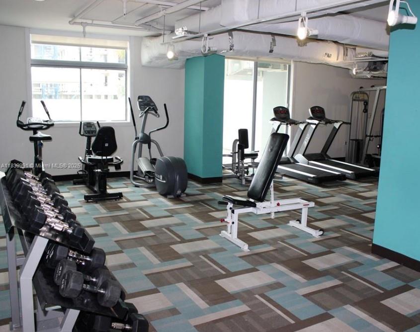 HOLLYWOOD STATION RES CON - Residential