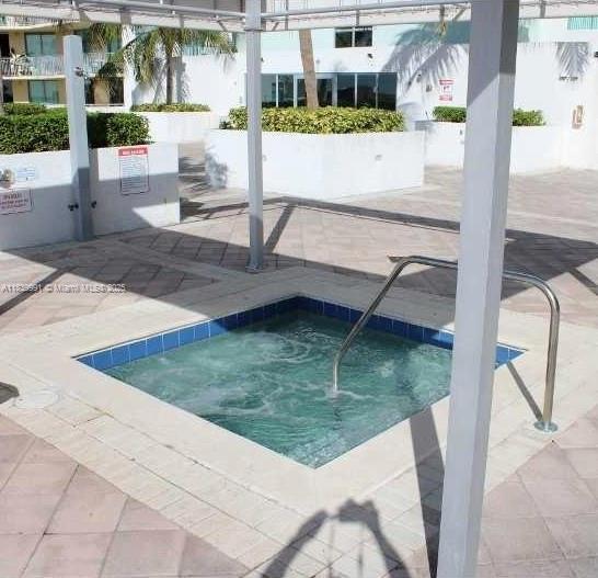 HOLLYWOOD STATION RES CON - Residential