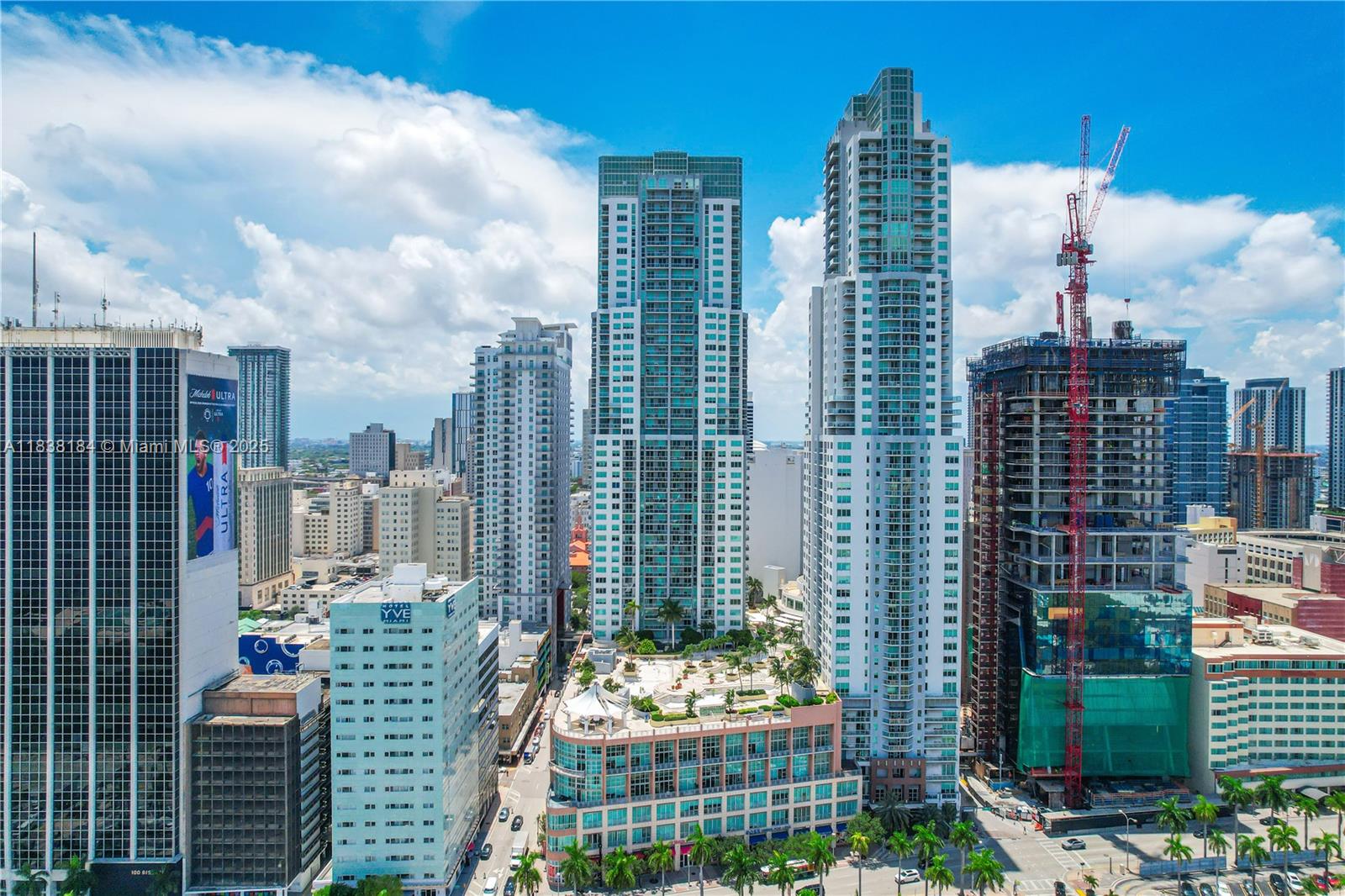 Welcome to Vizcayne South! Discover this beautiful and charming studio in the heart of Downtown Miami, where you can live, work, and play. Perfectly located on vibrant Biscayne Boulevard, across from stunning views of Biscayne Bay, this offers the ultimate South Florida lifestyle. Vizcayne South combines everyday convenience with resort-style living, featuring two sparkling pools, a luxurious spa, fully equipped fitness center, sauna, steam room, clubroom, billiards, business center, concierge service, and more. Just minutes from Brickell, Miami Beach, the Design District, and Miami International Airport. The location is truly unbeatable. Don’t miss the chance to enjoy comfort, style, and unmatched access to all Miami has to offer. The building allows short term rentals.