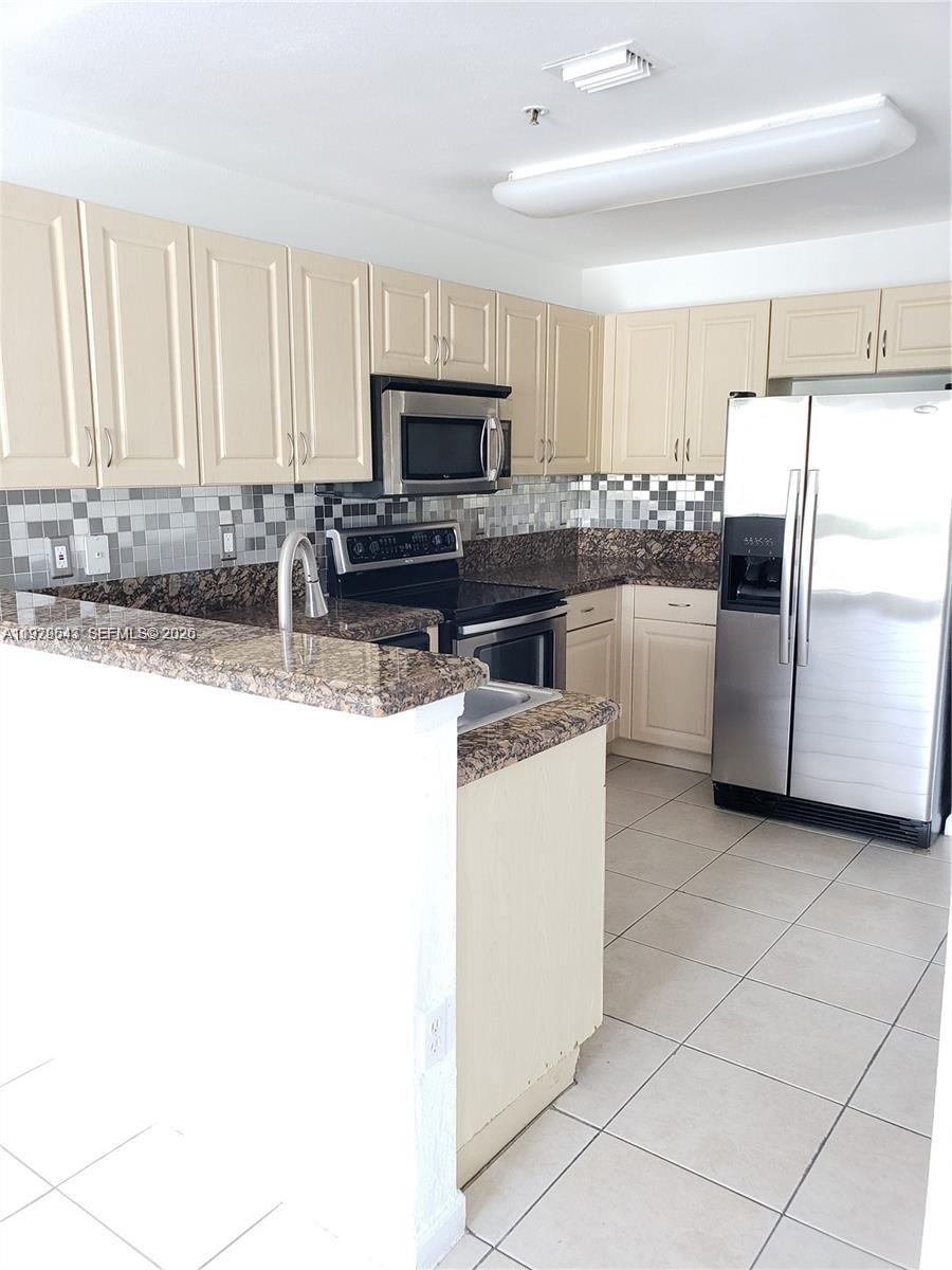 PROMENADE SHORES AT DORAL - Residential Lease