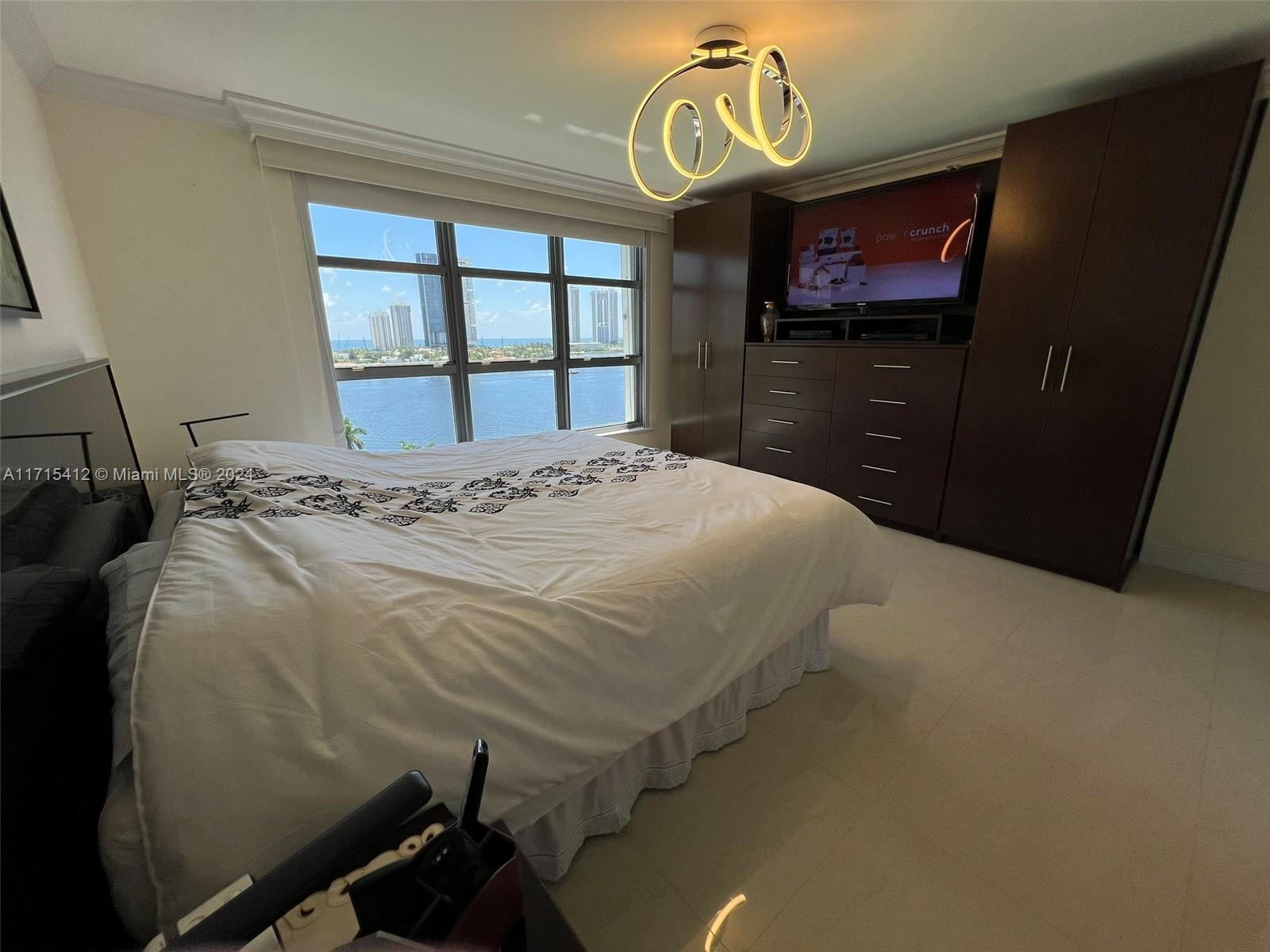 MYSTIC POINTE TOWER 500 C - Residential