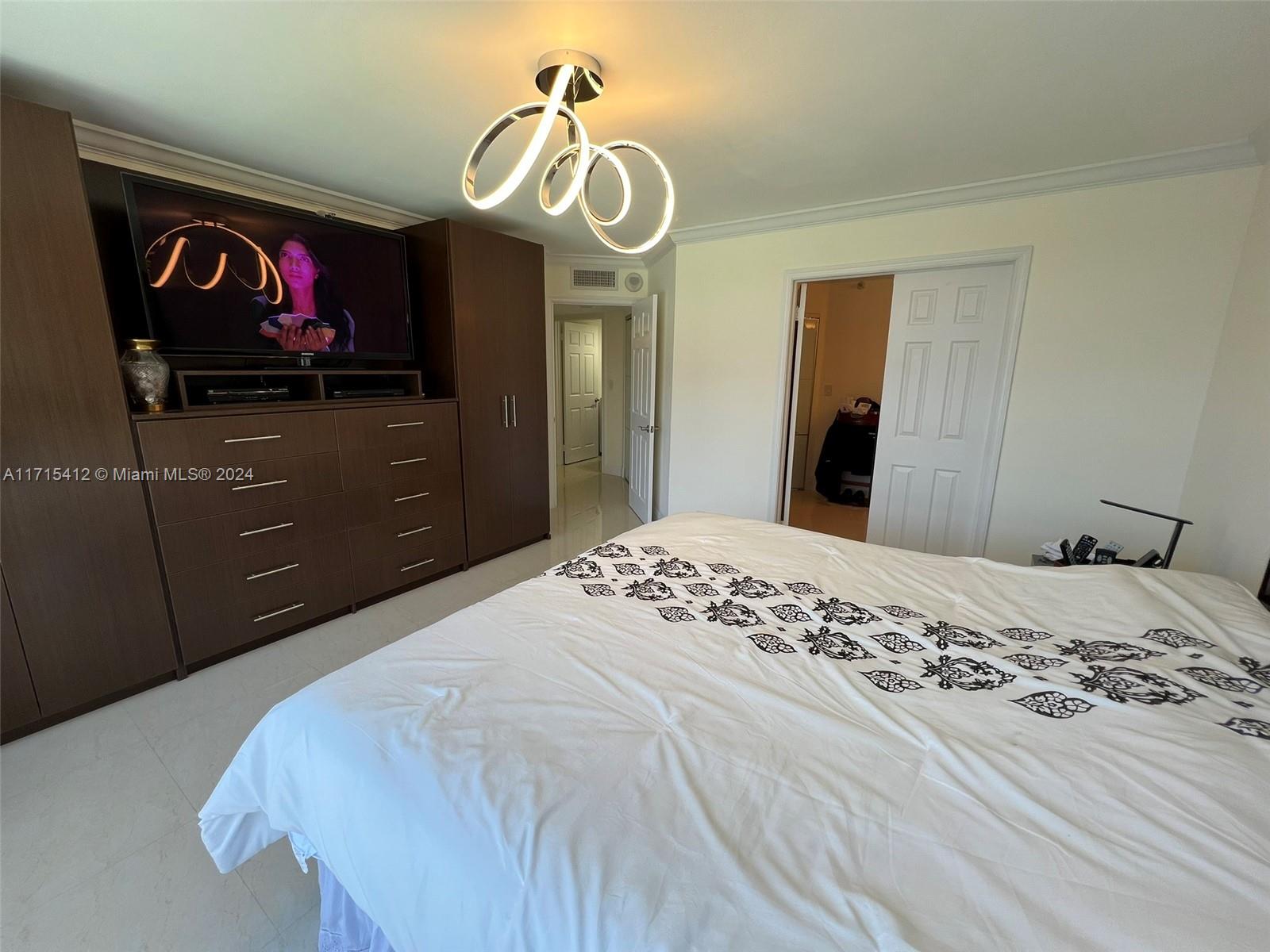 MYSTIC POINTE TOWER 500 C - Residential