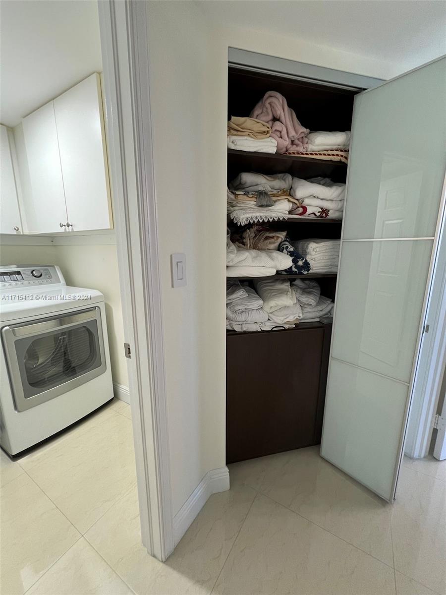MYSTIC POINTE TOWER 500 C - Residential