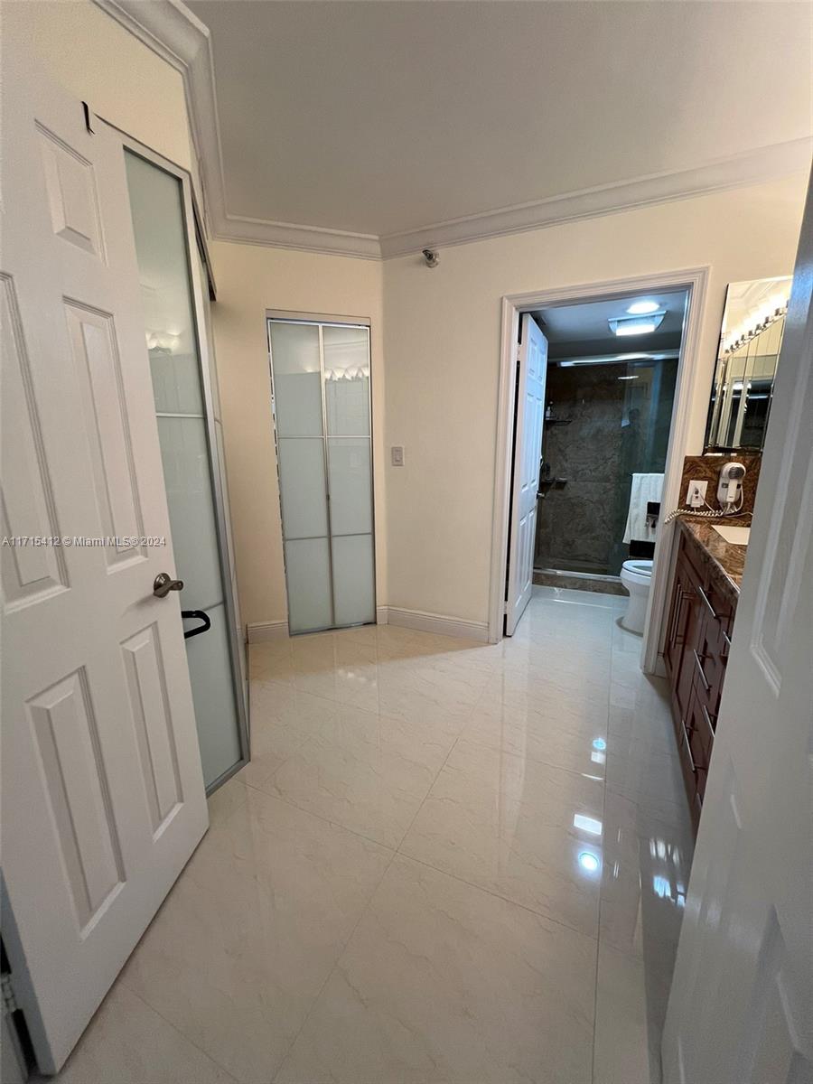 MYSTIC POINTE TOWER 500 C - Residential