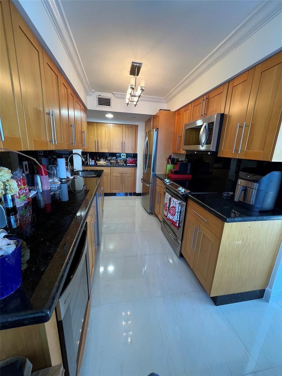 MYSTIC POINTE TOWER 500 C - Residential