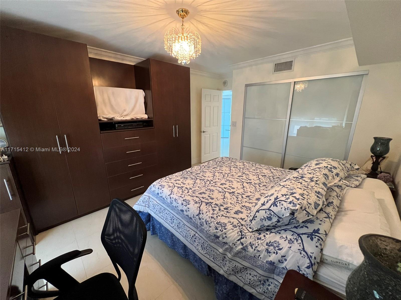 MYSTIC POINTE TOWER 500 C - Residential