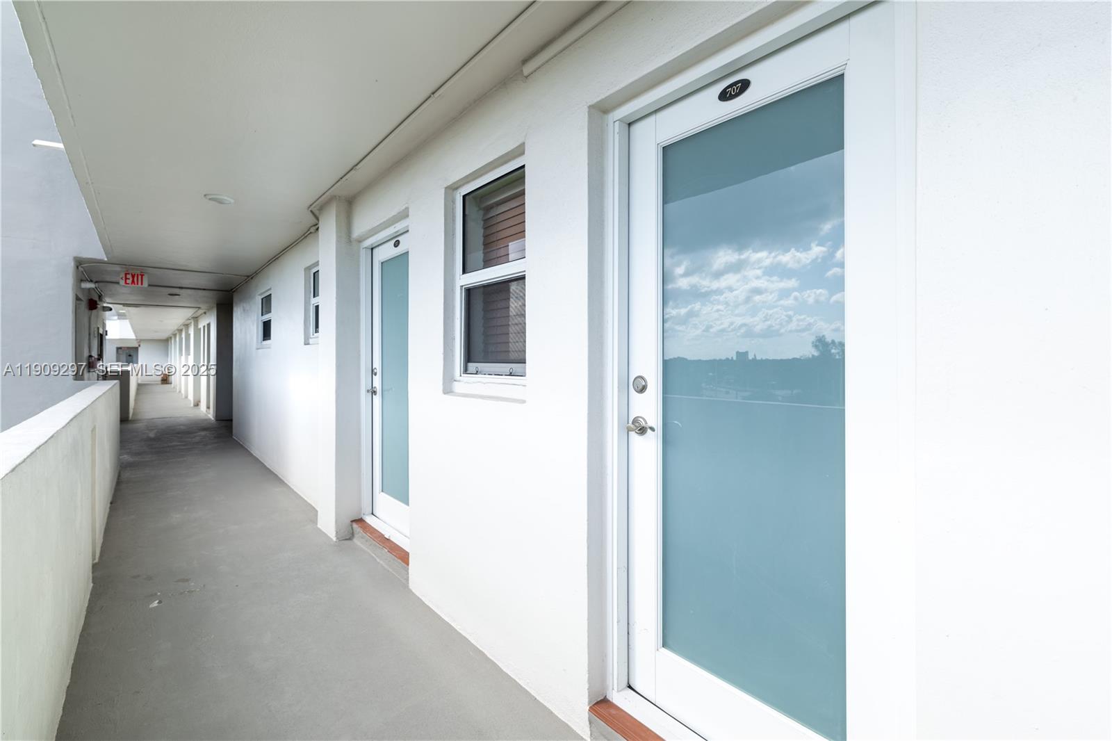 ROYAL BAHAMIAN WEST - Residential