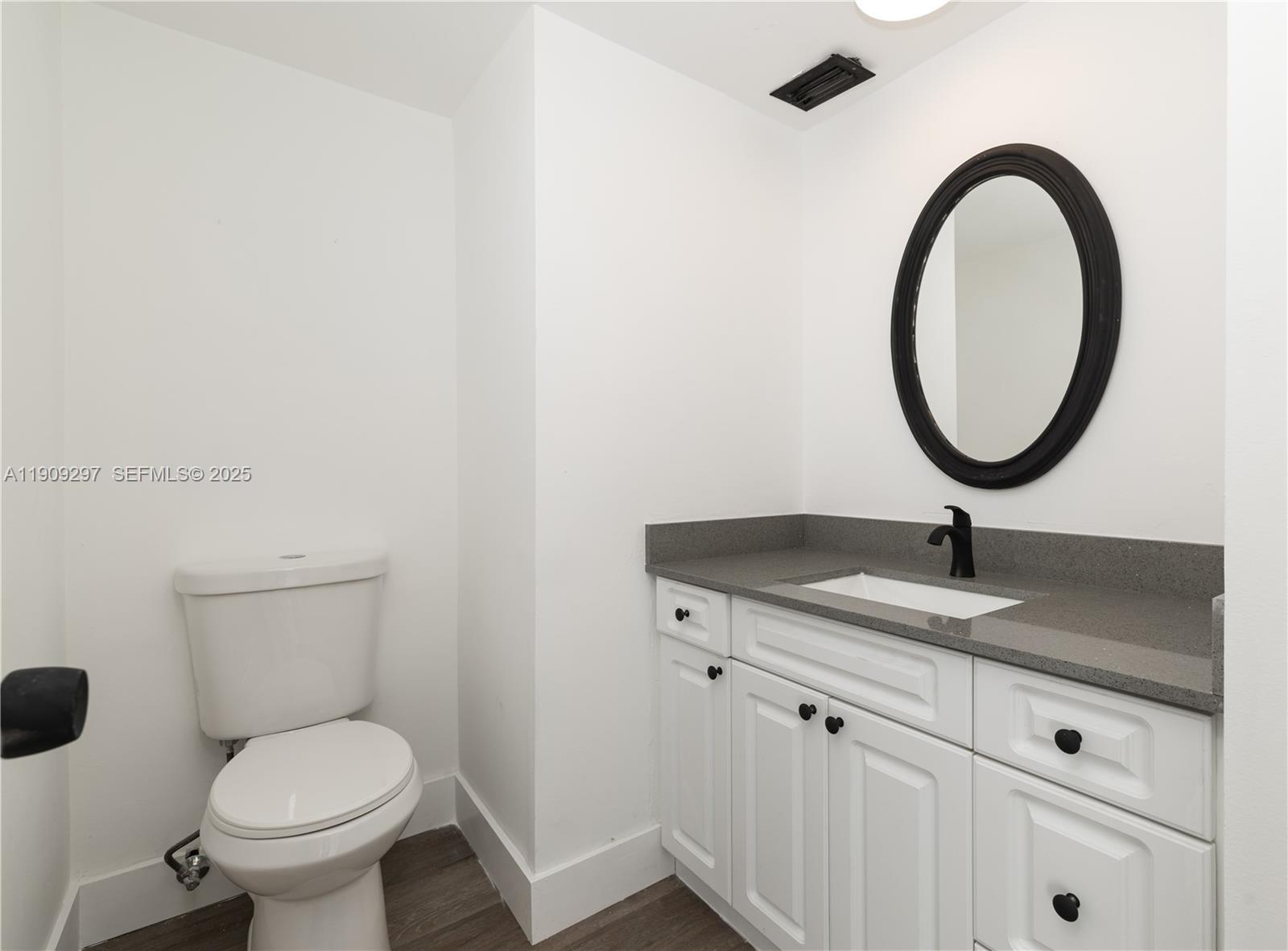 ROYAL BAHAMIAN WEST - Residential