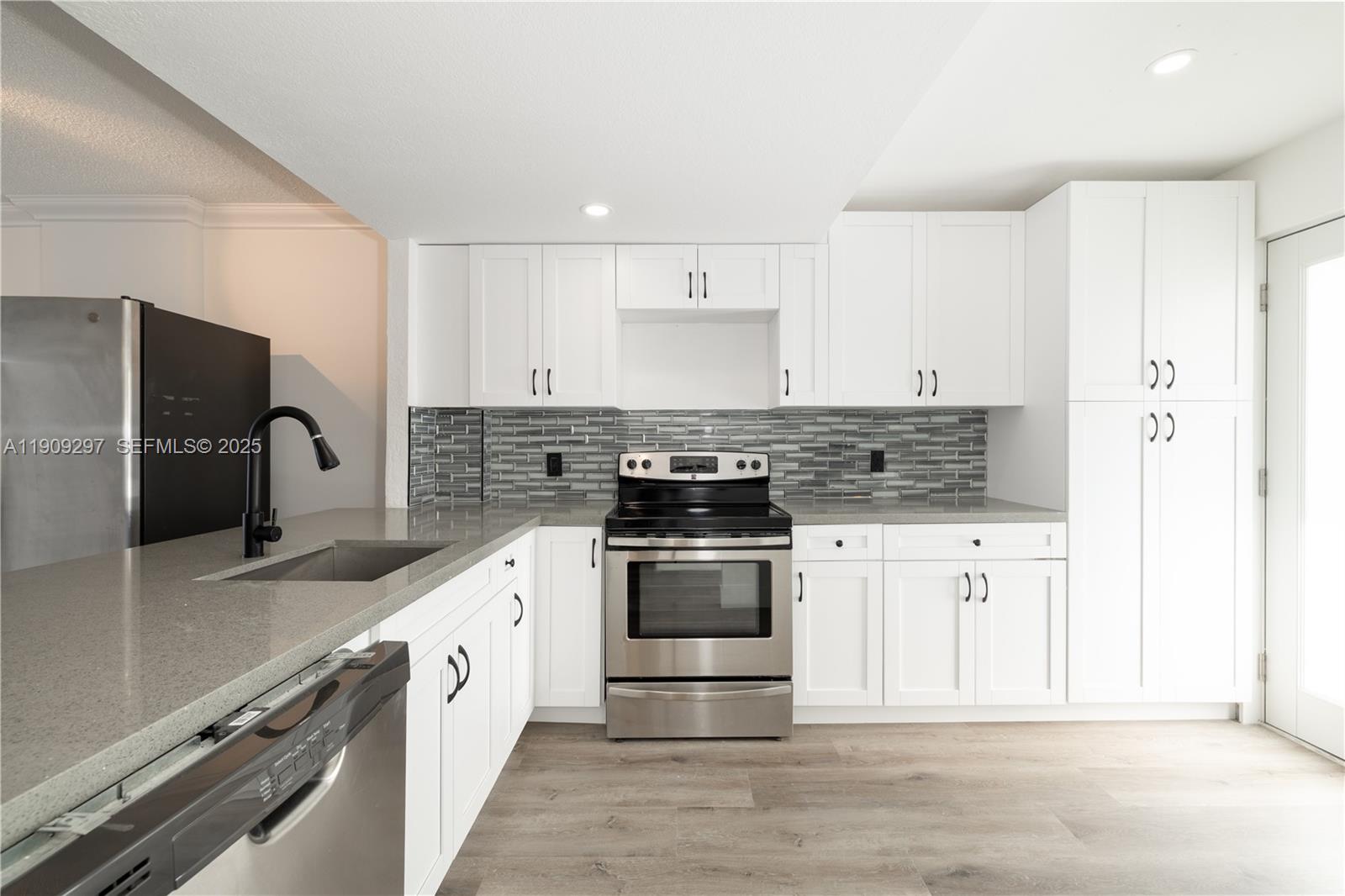 ROYAL BAHAMIAN WEST - Residential