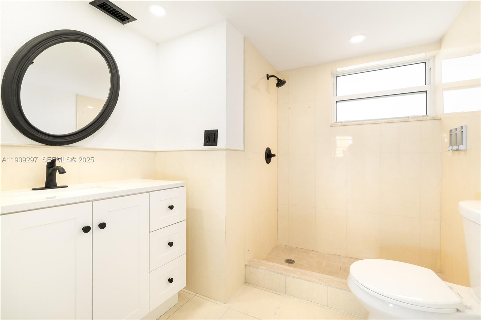 ROYAL BAHAMIAN WEST - Residential