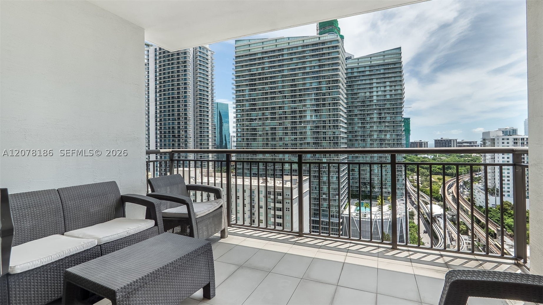 999 SW 1st Ave 2004