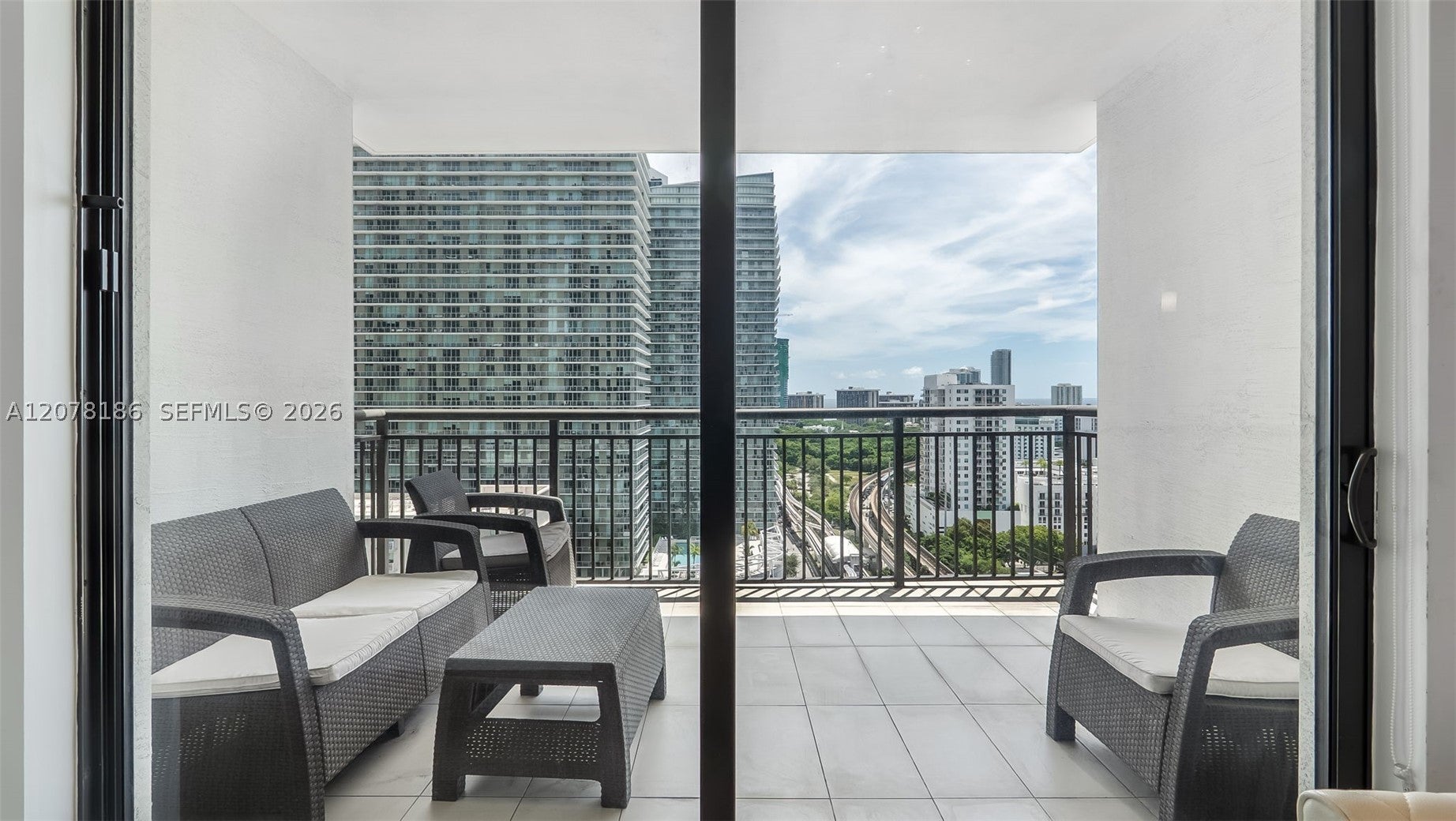 999 SW 1st Ave 2004