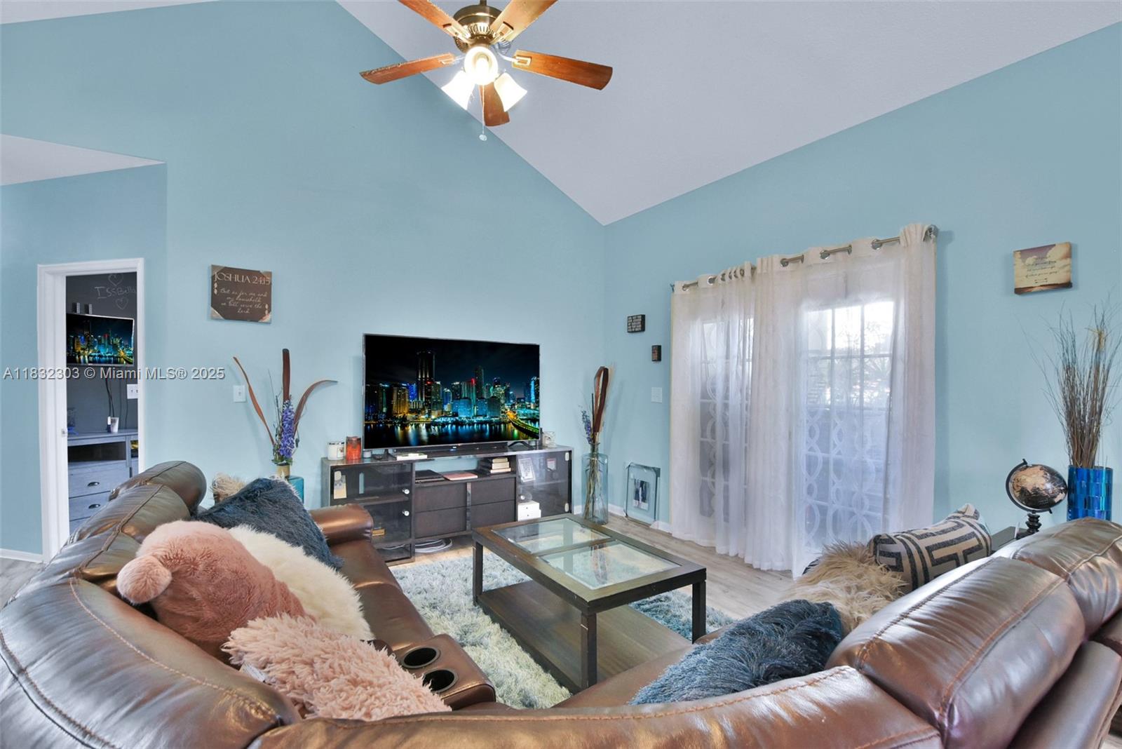 1419 Avon Ln 216