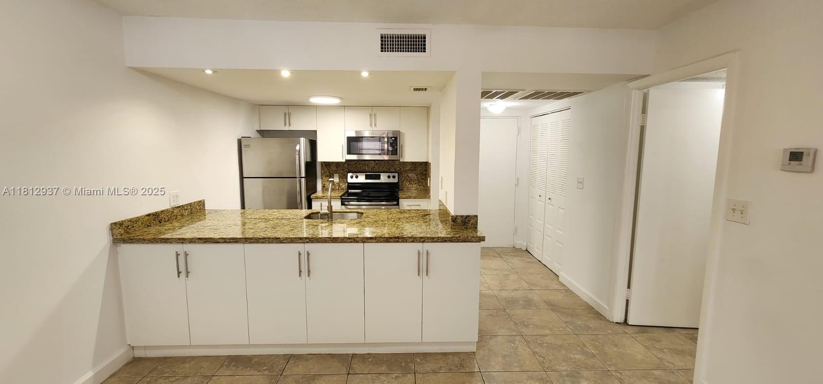 Rental Property at 8100 Geneva Ct 132, Doral, Miami-Dade County, Florida - Bedrooms: 1 
Bathrooms: 1  - $1,990 MO.