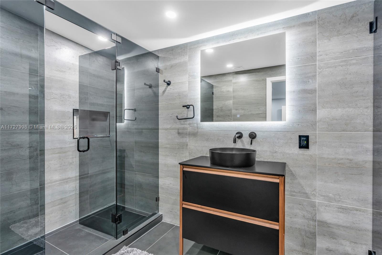 BUCCANEER PT (LARGO SOUND - Residential