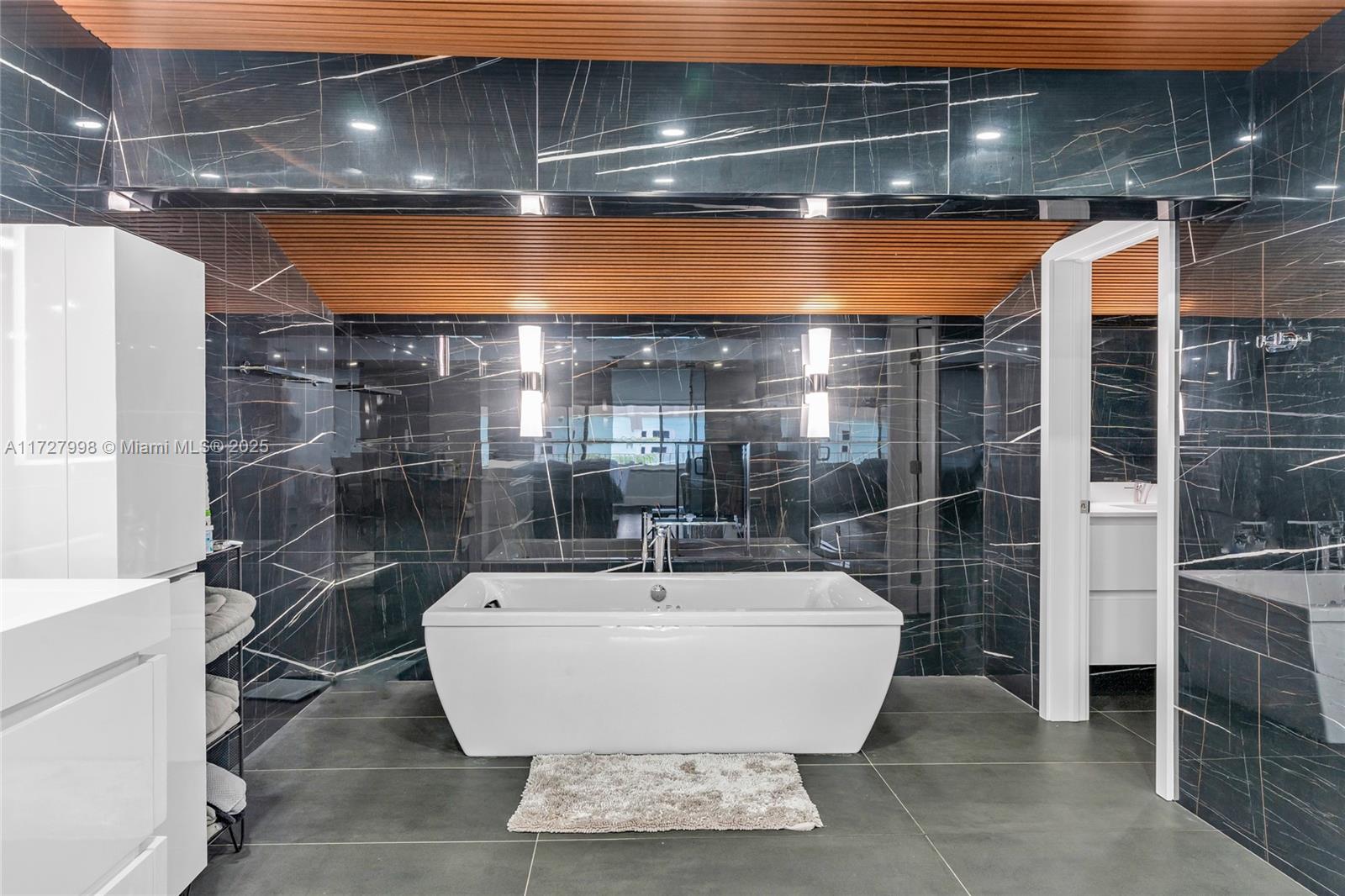 BUCCANEER PT (LARGO SOUND - Residential