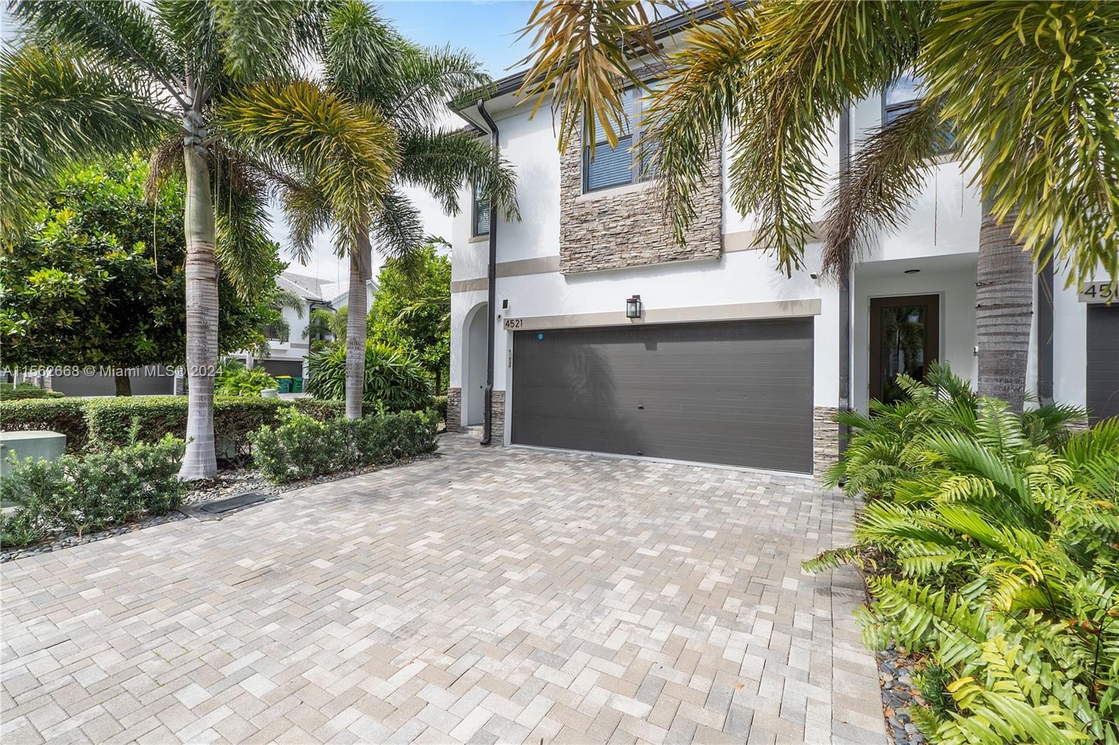 Property for Sale at 4521 E Aqua Bella Ln, Dania Beach, Miami-Dade County, Florida - Bedrooms: 3 
Bathrooms: 3  - $700,000