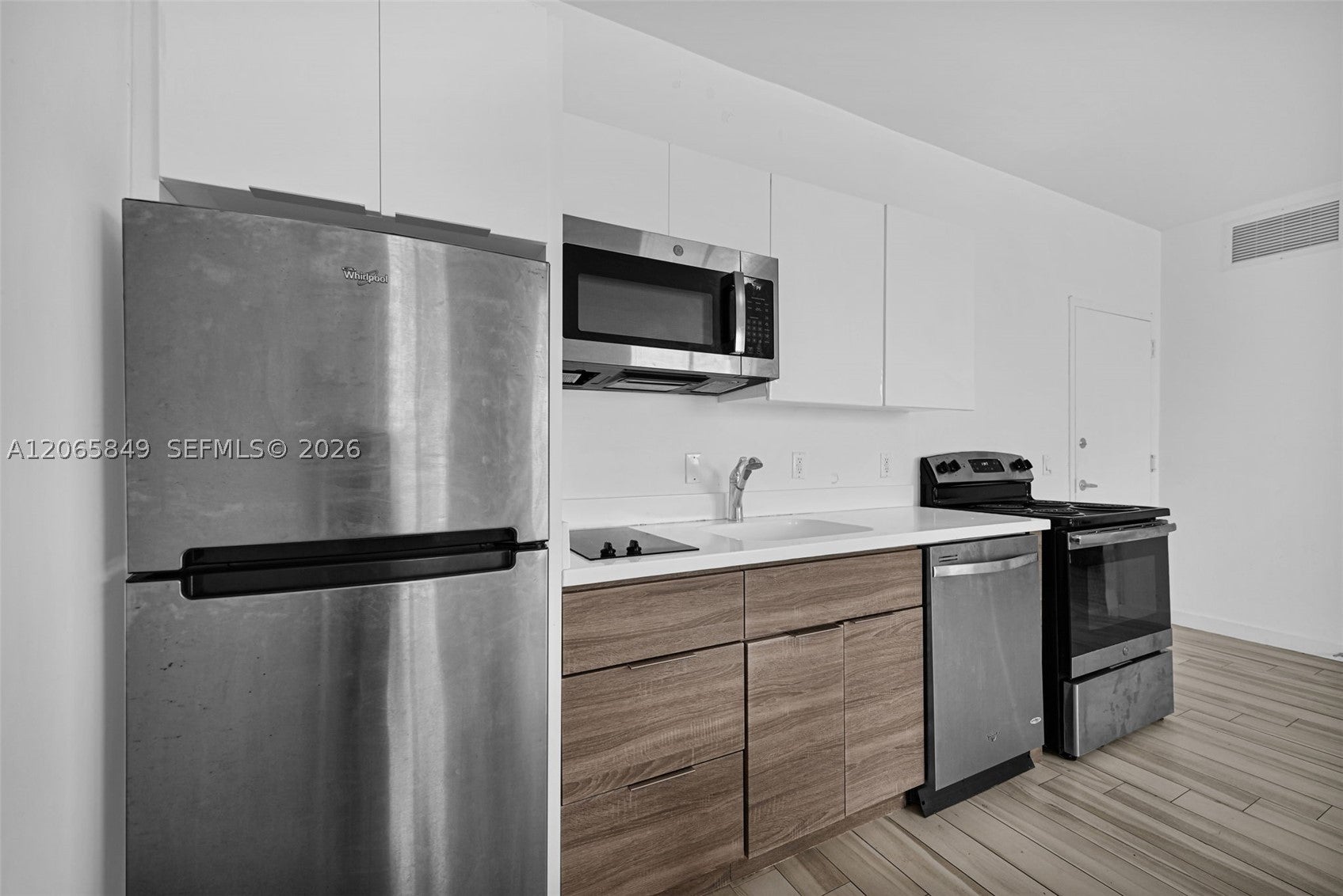 1560 Meridian Ave 207