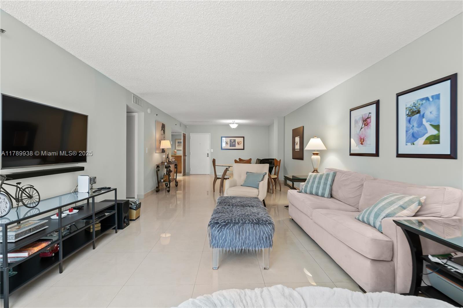 2401 Collins Ave 705