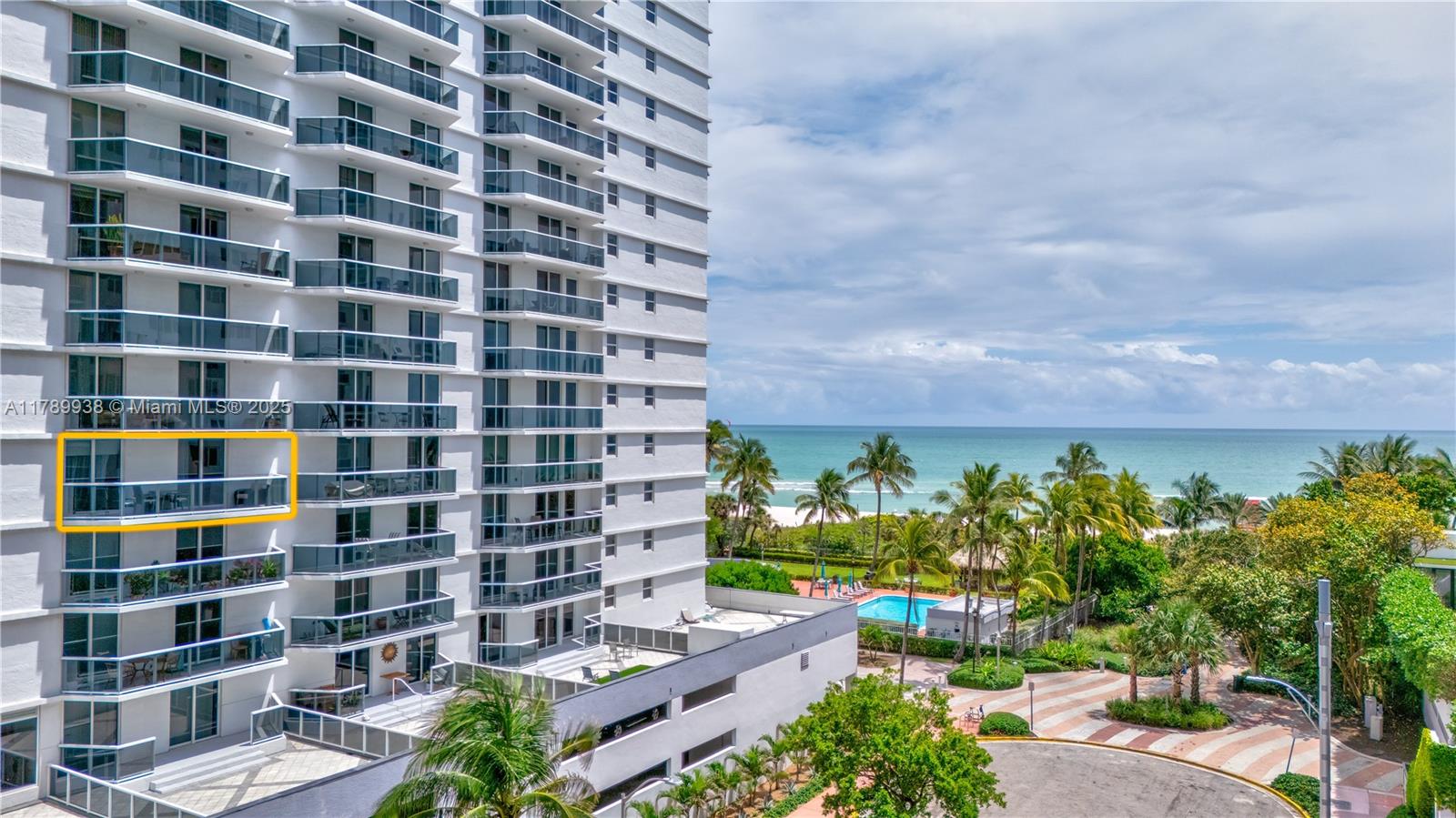 2401 Collins Ave 705