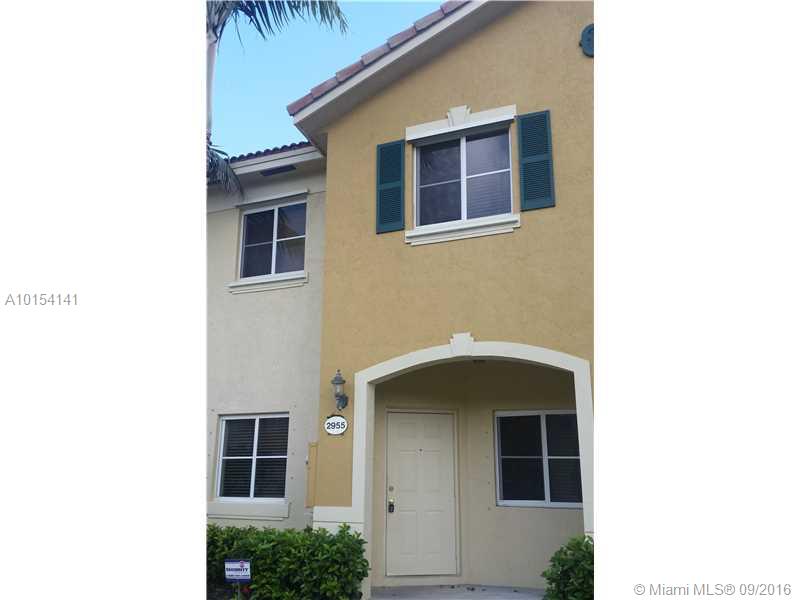 3 BEDROOMS AND 2.5 BATHROOMS IN A GATED COMMUNITY, WASHER AND DRYER , TILE AND WOOD LAMINATED FLOORING.