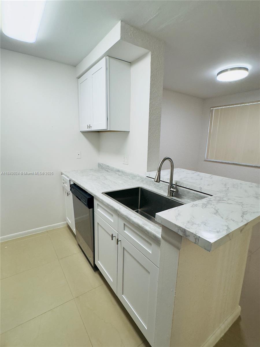 LAKEVIEW CLUB CONDO - Residential Lease