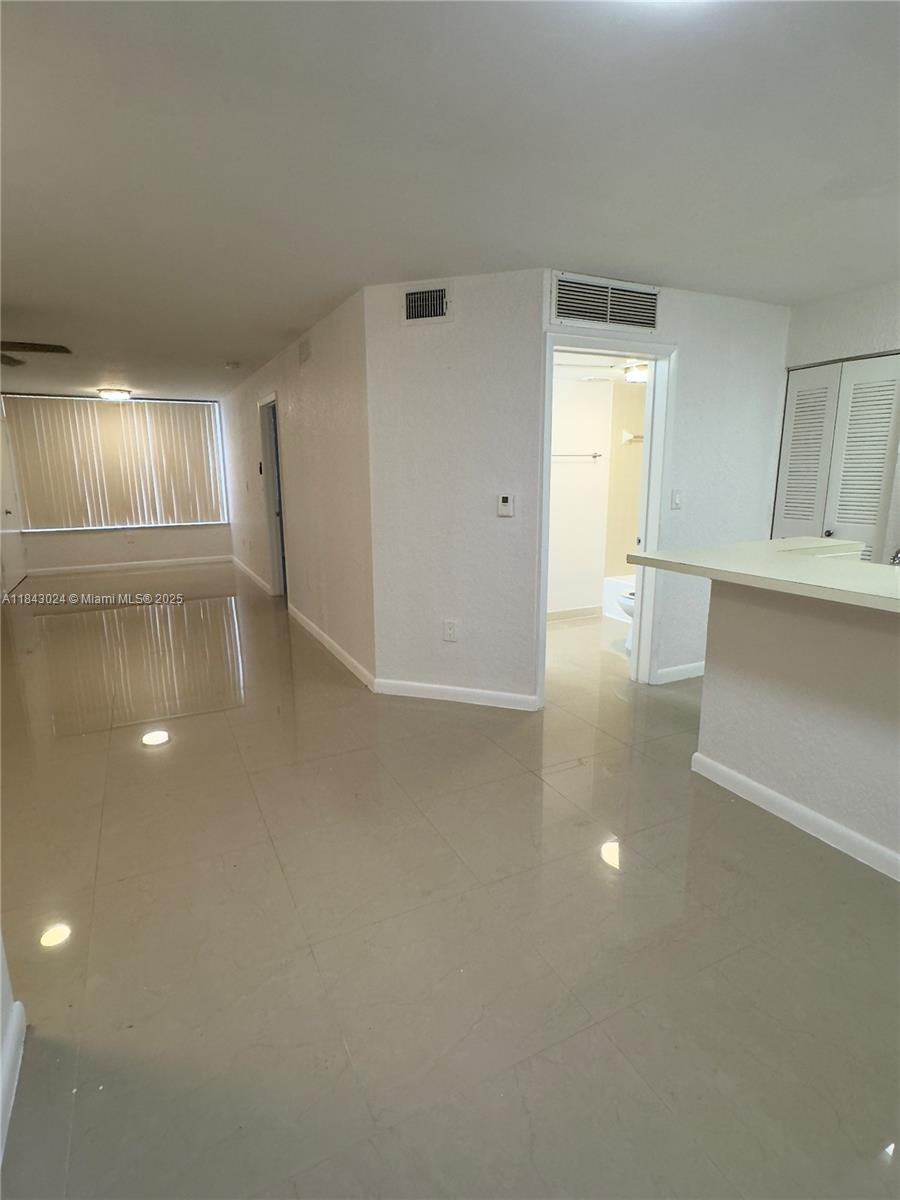 LAKEVIEW CLUB CONDO - Residential Lease