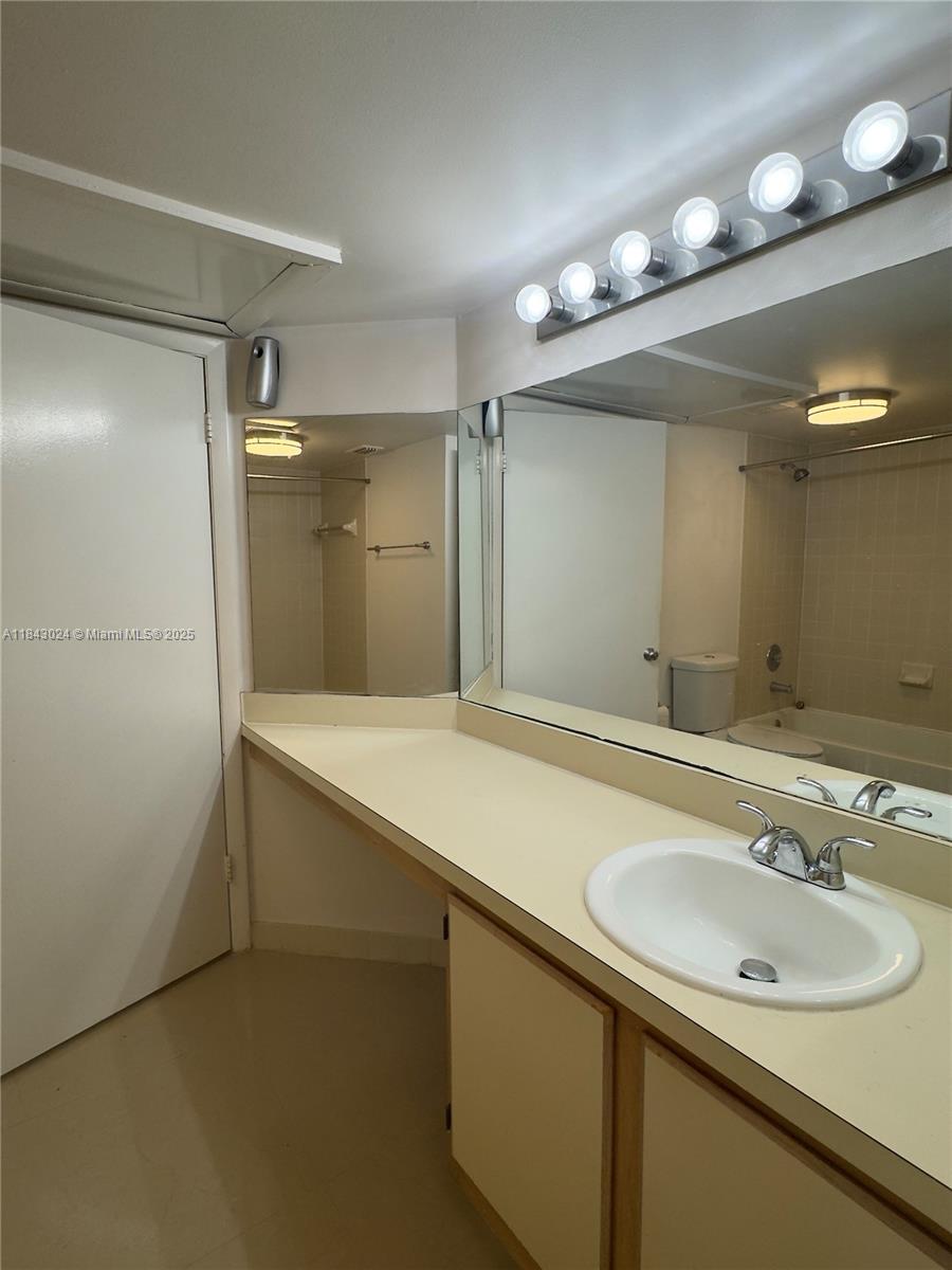 LAKEVIEW CLUB CONDO - Residential Lease