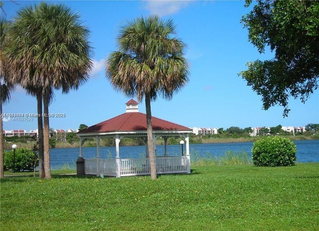 LAKEVIEW CLUB CONDO - Residential Lease