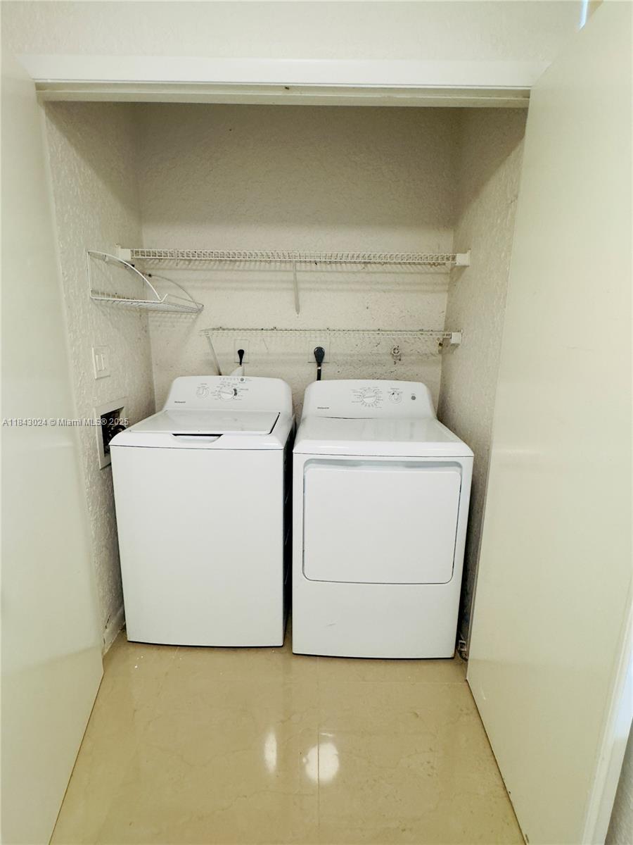 LAKEVIEW CLUB CONDO - Residential Lease