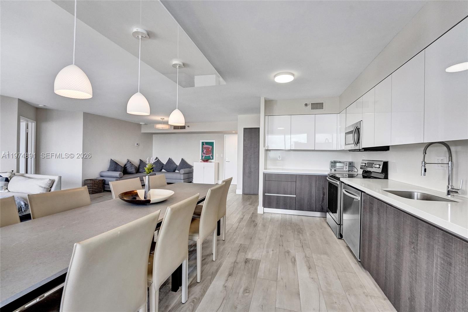 MYSTIC POINTE CONDO NO TH - Residential Lease