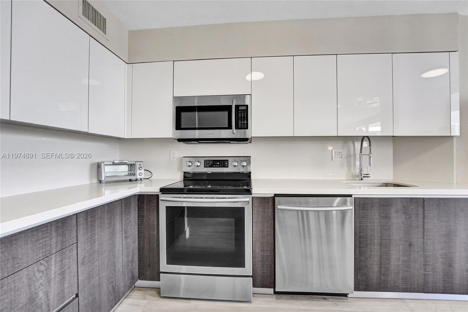 MYSTIC POINTE CONDO NO TH - Residential Lease