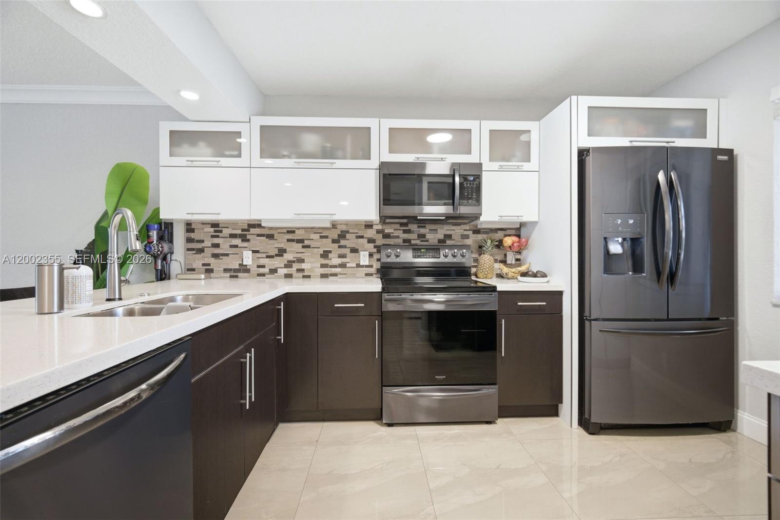 RACQUET CLUB APTS AT BONA - Residential