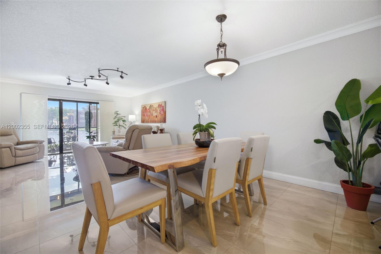 RACQUET CLUB APTS AT BONA - Residential