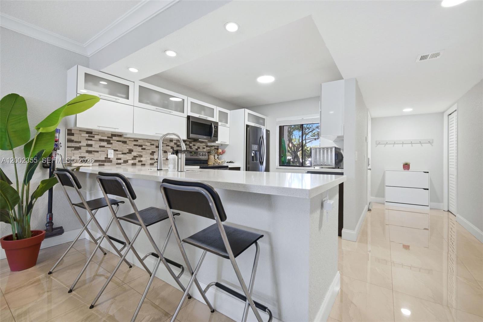 RACQUET CLUB APTS AT BONA - Residential