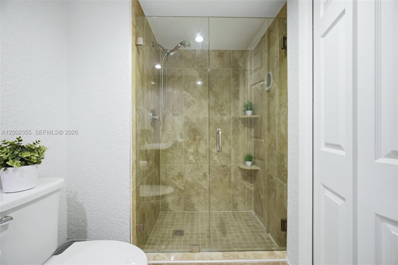 RACQUET CLUB APTS AT BONA - Residential