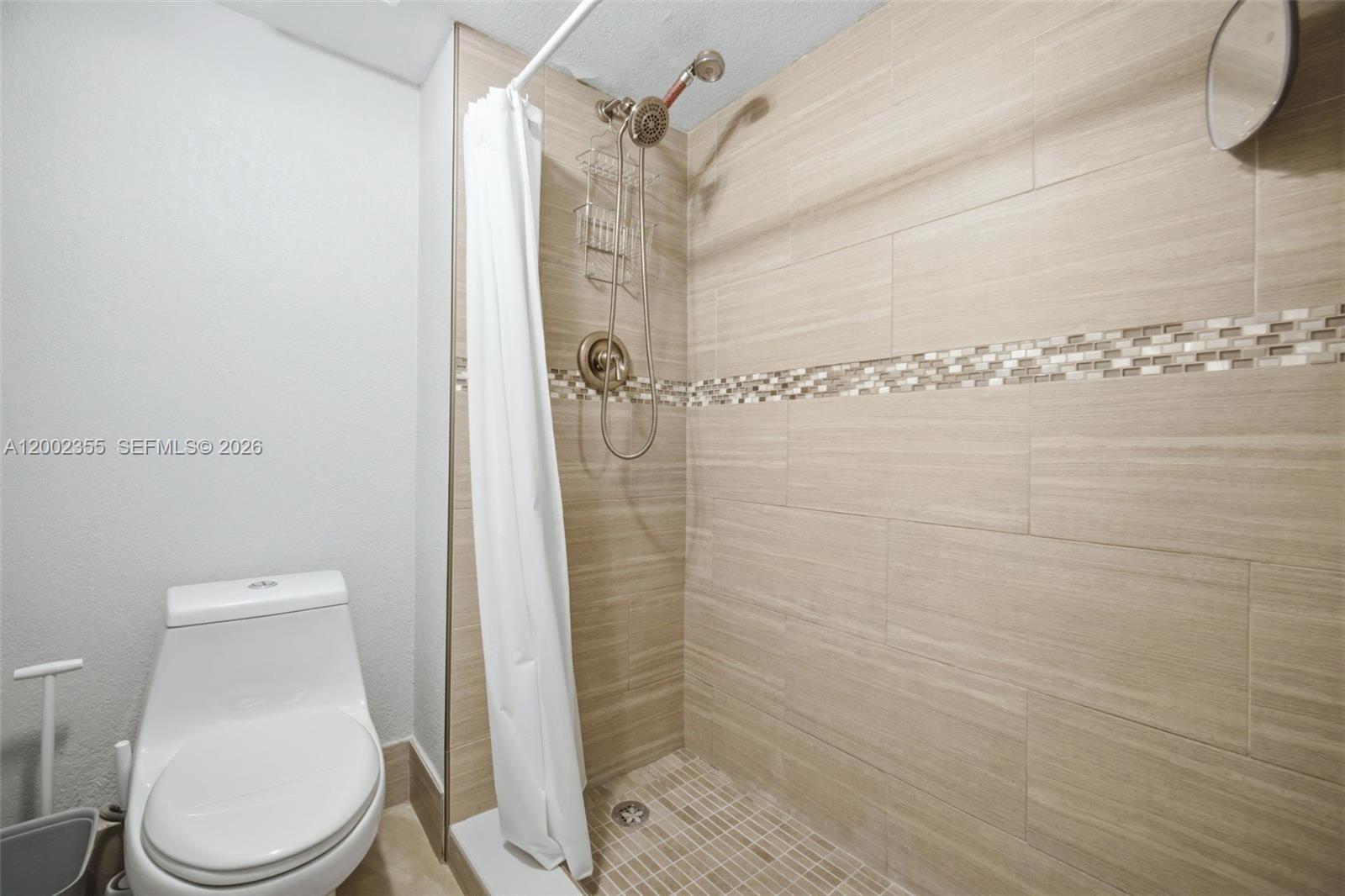 RACQUET CLUB APTS AT BONA - Residential