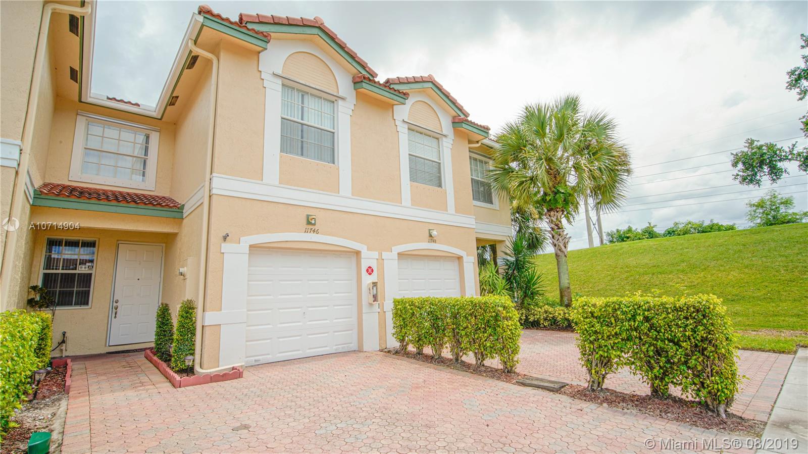 BEAUTIFUL 3/2.5, 1 CAR GARAGE, IN GATED COMMUNITY, PELICAN POINTE, WYNDHAM LAKES, CORAL SPRINGS; GREAT SCHOOL DISTRICT; UPDATED KITCHEN; LOW MAINTENANCE FEES; COMMUNITY POOL, LAWN CARE & EXTERIOR PAINTING EVERY 5 YEAR, ROOF CLEANING YEARLY, INCLUDED; CLOSE TO SHOPPING, DINING, HOUSES OF WORSHIP AND SAWGRASS EXPRESSWAY. IT WON'T LAST!