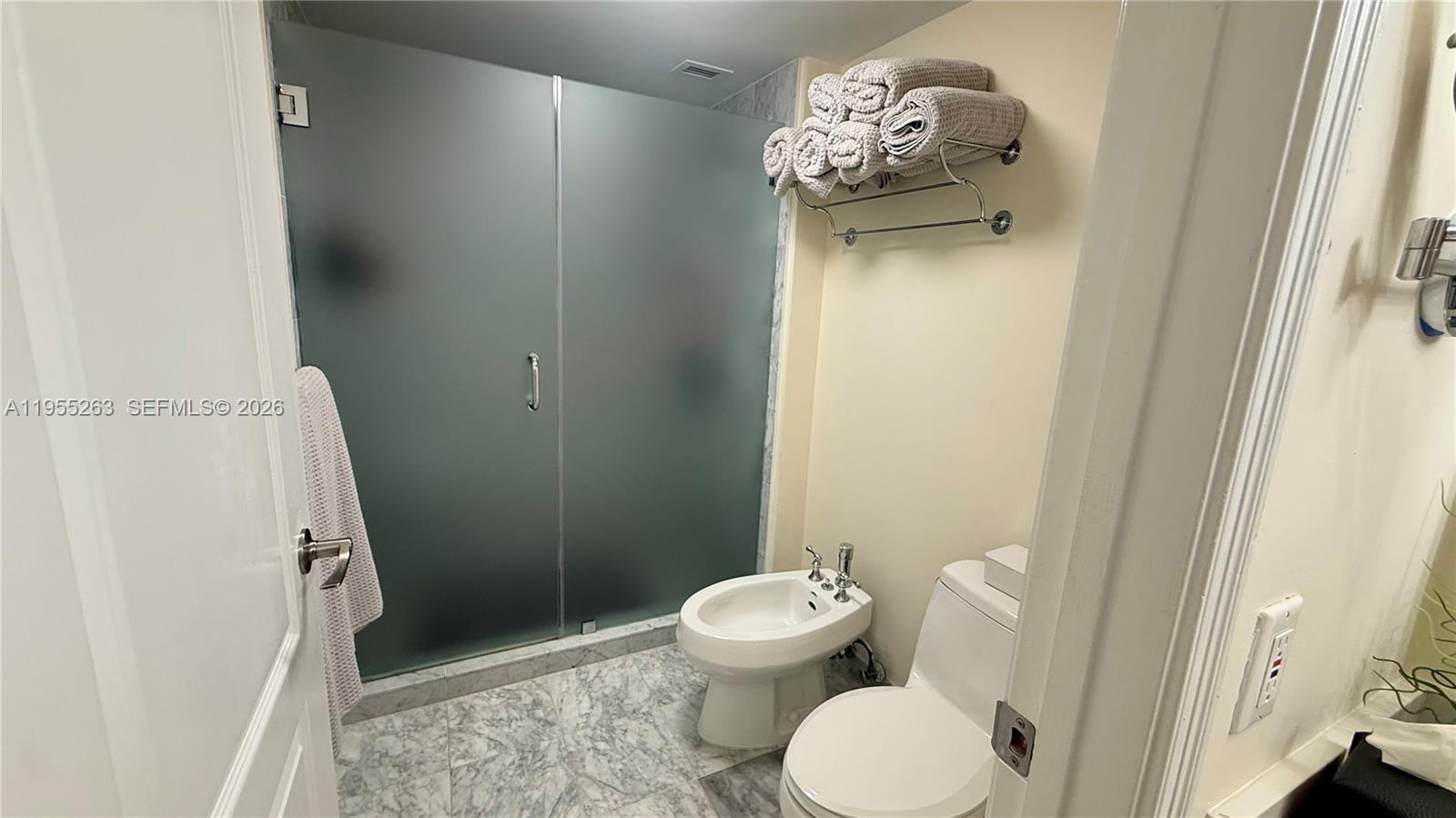 LEXCELLENCE CONDO - Residential