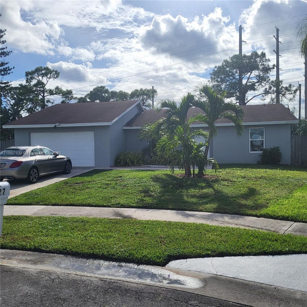 Photo of 127 Seagull Ct, Royal Palm Beach, FL 33411 (MLS # A11887109)