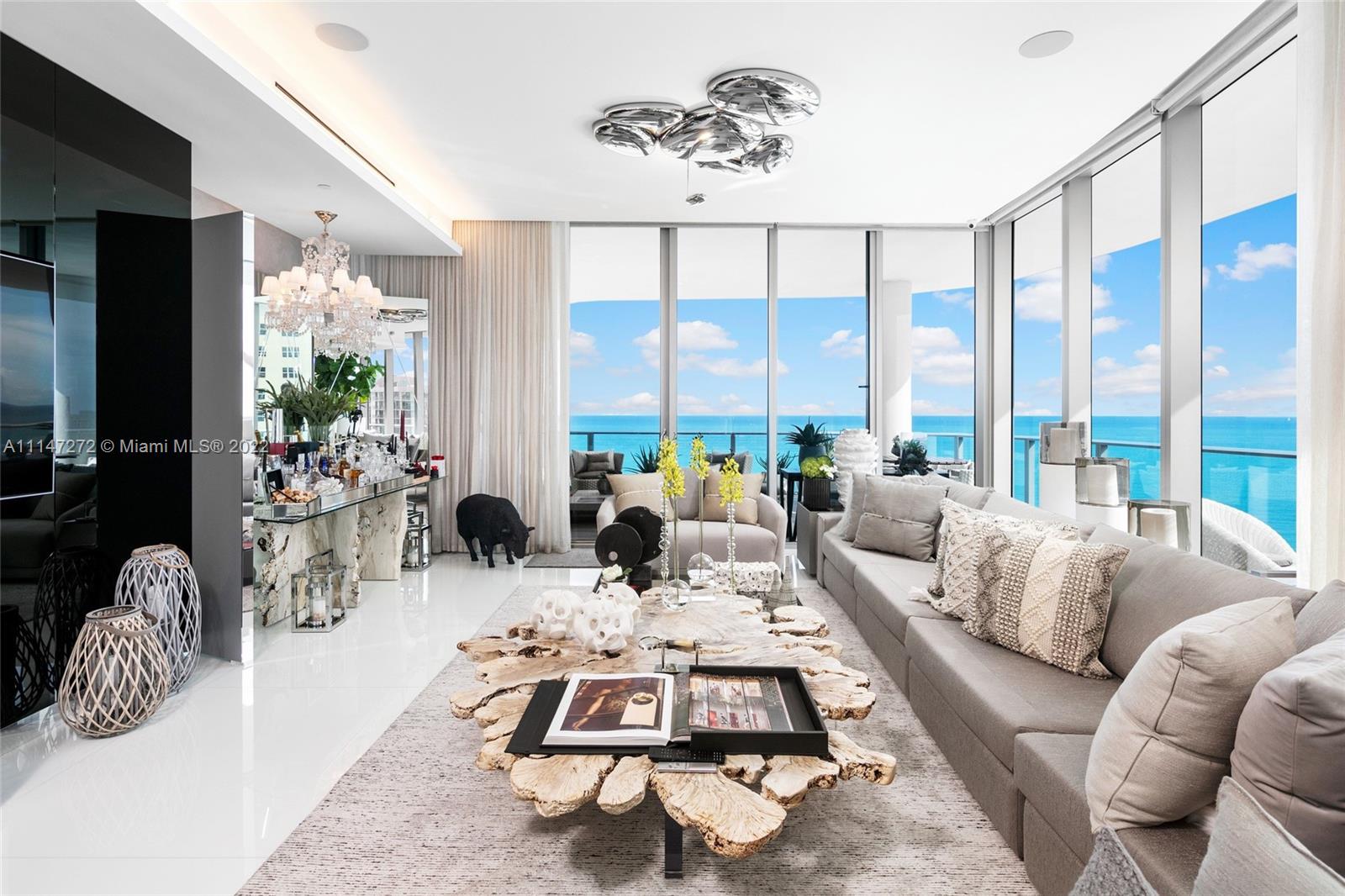 CHATEAU BEACH - Residential