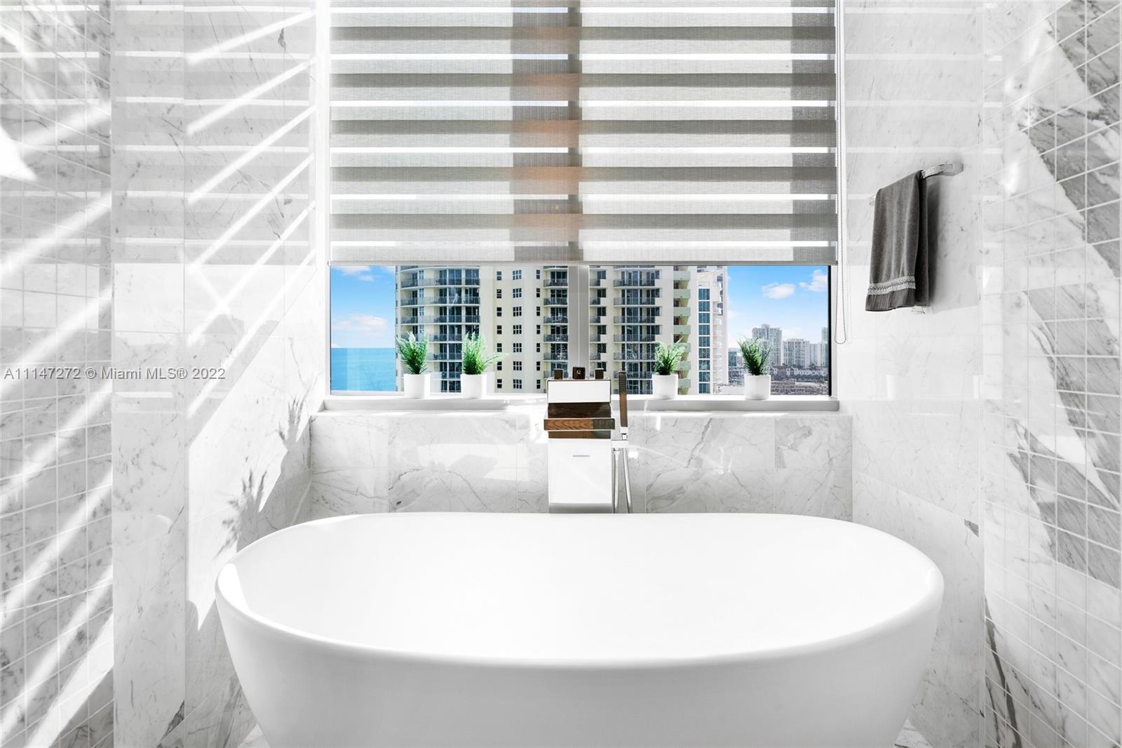 CHATEAU BEACH - Residential