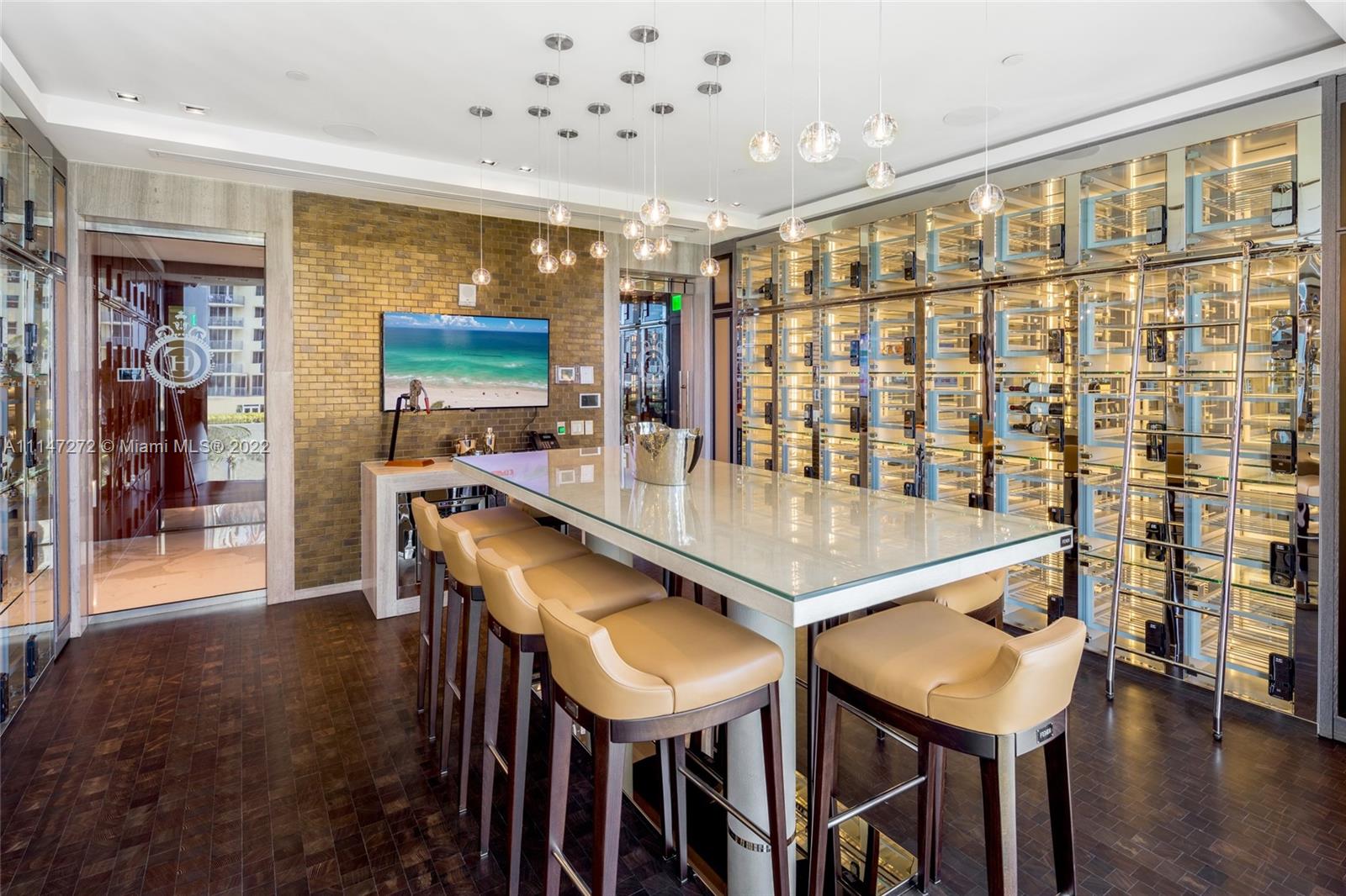 CHATEAU BEACH - Residential