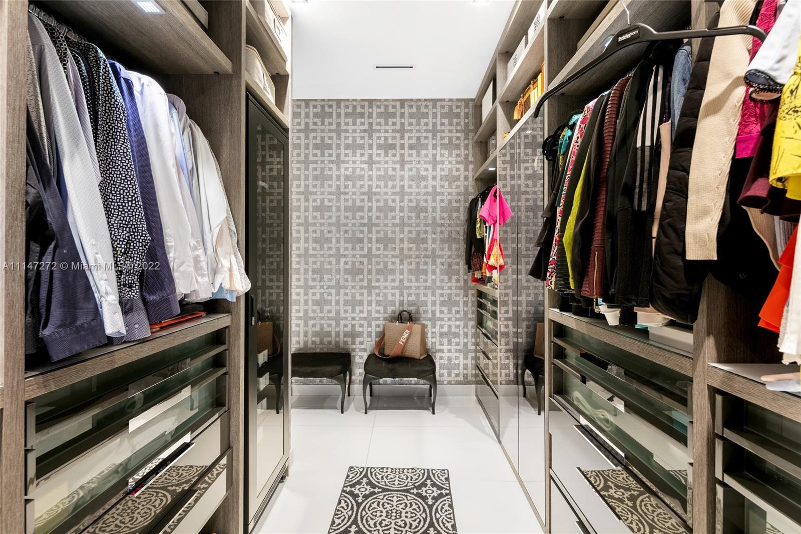 CHATEAU BEACH - Residential