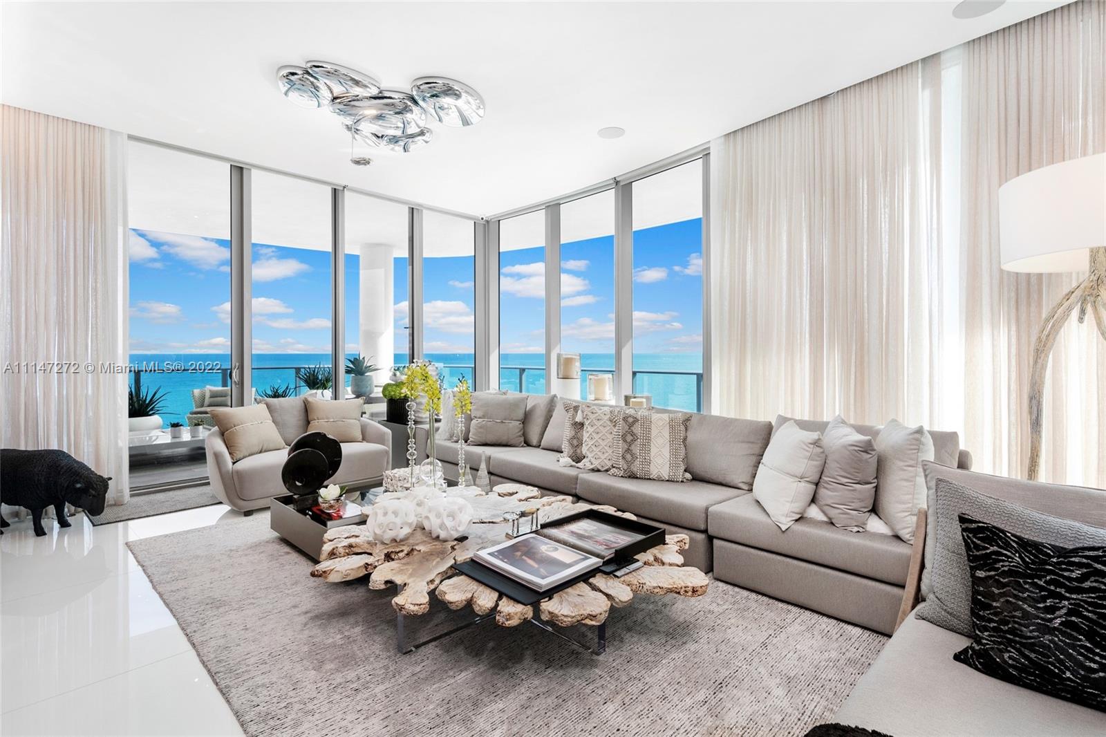 CHATEAU BEACH - Residential